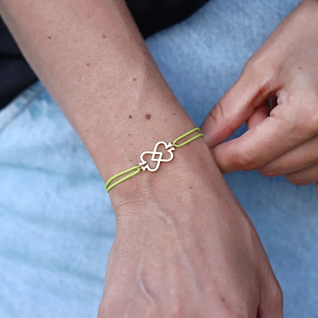 Bracelet cordon minimaliste vert fluo et finition dorée à l’or 18 carats – As de Pique